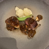 肉料理も柔らかく美味しいです。