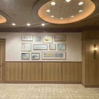 可愛らしい絵が飾られていてアットホームさもある