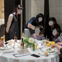 歓談中