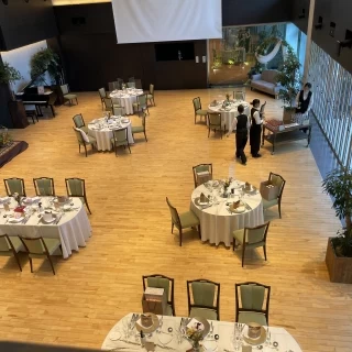 披露宴会場を上から見たところです。