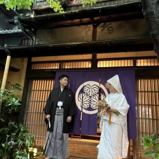 玄関前の暖簾