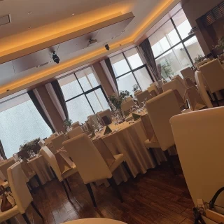 会場と装花などの雰囲気が合っていました