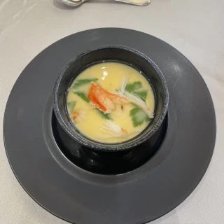 ズワイガニが入った茶碗蒸しでプルプルしていて美味しかったです
