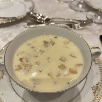 三種のジャガイモ　白トリュフ薫るポタージュ