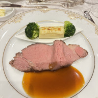 ローストビーフ　リコッタチーズのカネロニ添え