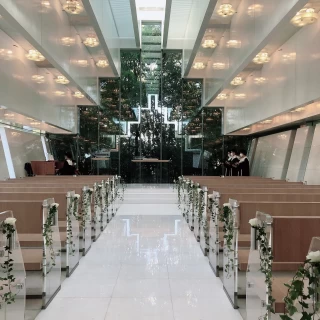 明るい雰囲気のチャペル