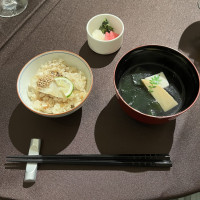 試食メニュー
祝鯛の土鍋炊き込みご飯