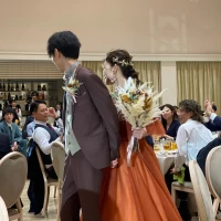 白を基調としている会場