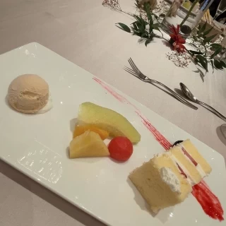 ウエディングケーキ
季節のフルーツ
バニラアイス