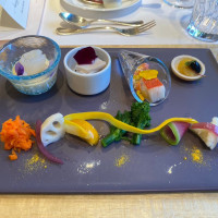 和を感じさせる前菜の盛り合わせ