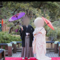 番傘と赤絨毯がとても合います