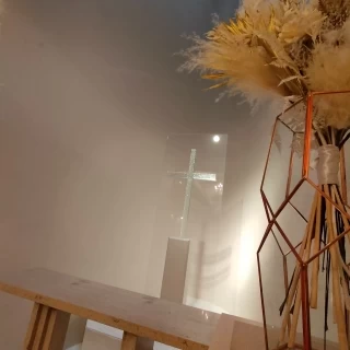 前方にある台から。奥は天井が吹き抜けになってました。