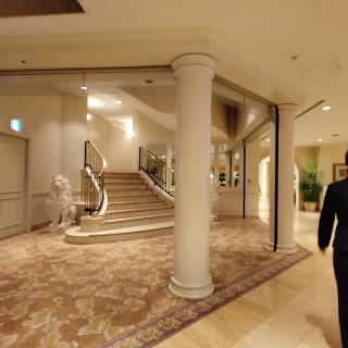 大聖堂挙式やフォトスポットにも利用される階段です。