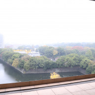 披露宴会場からの皇居の景色(11月後半、曇天)
