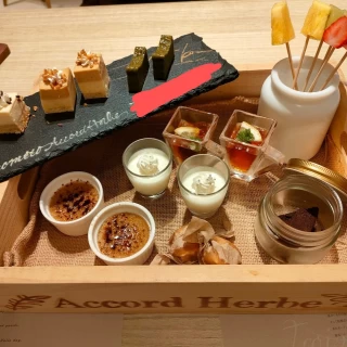 お店に出てきそうなケーキセット
これ試食です。