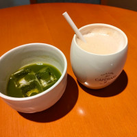 待ちの間に飲み物。
カフェ並でした。