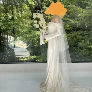 大きな窓から見える緑が素敵です。