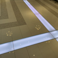 シェルハウスに併設されたチャペルの床
LEDライトです。