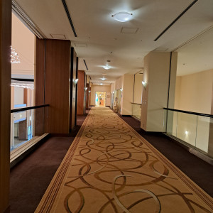 衣裳室までの通路|665233さんのロイヤルパインズホテル浦和の写真(2013869)