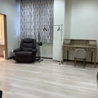 新郎新婦の控え室
奥に化粧室とトイレ洗面台があります