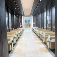 入り口から見たチャペル