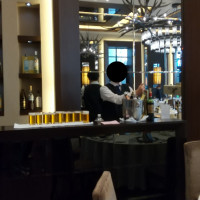 バーカウンターよりドリンク提供