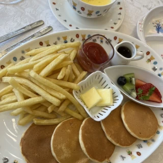 キッズメニュー。結局パンケーキが一番。