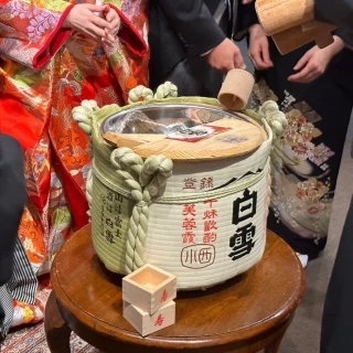 両家が息を揃えて鏡開き、とても盛り上がりました