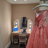 新婦控室とカラードレス