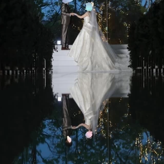 前撮りの夜のチャペルも雰囲気が変わって美しいです
