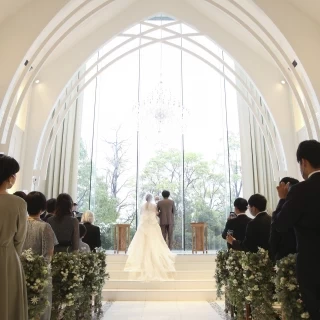 天井が高く、明るいチャペル