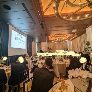 入場前のオープニングムービー上映中