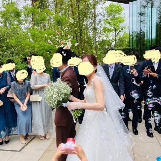 フラワーシャワーとキッズゲストにはバブルガンをお願いしました