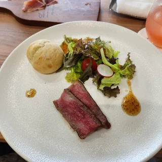 試食した料理、お肉がとても柔らかく美味しかったです。