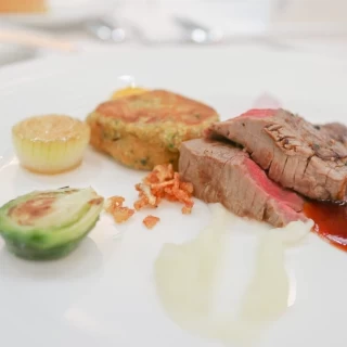 上州牛フィレ肉の低温コンフィと豚フィレ肉のコートレット