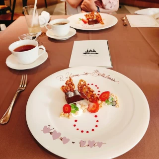 試食でケーキです。名を書いてくだっていて、嬉しくなりました。