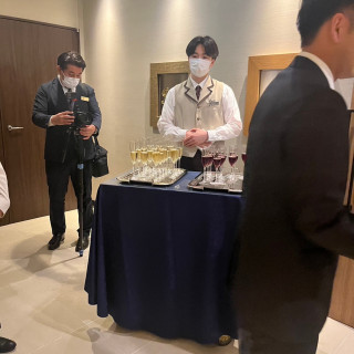 入口で乾杯のドリンク