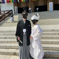本堂前でツーショット