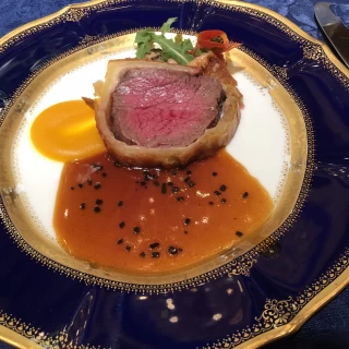 国産牛フィレ肉のパイ包み焼き