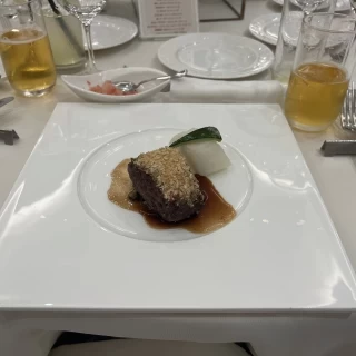 ライブキッチンからすぐ届くので、温かい料理で感動しました。
