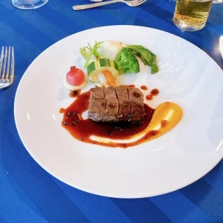 お肉料理です