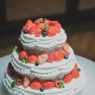 ウェディングケーキも追加料金なしです。、