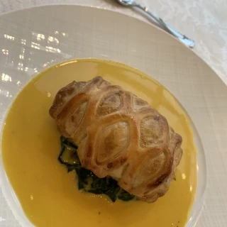 パイの中にお魚が入った料理