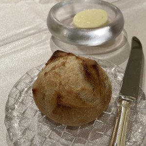 メイン料理とともに出てきたパン|667011さんのCENTURY COURT Marunouchi（センチュリーコート マルノウチ）の写真(1865080)