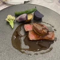 メイン料理の牛肉料理