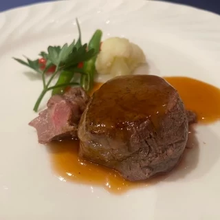 メイン料理のお肉
