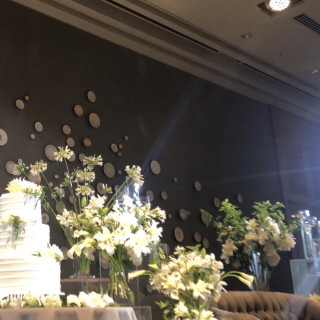 会場にいい香りがふわっと漂って装花が大変すばらしかったです。
