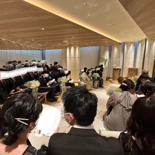 カーテンが開くと自然光が入りとっても明るくて素敵な空間です