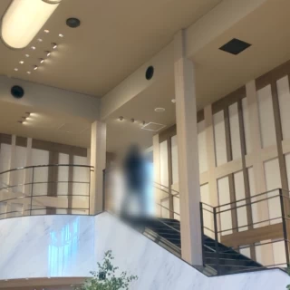 お色直し後は上の階段からの登場でした！