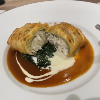 お魚料理。パイ包み。とっても美味しかったです。